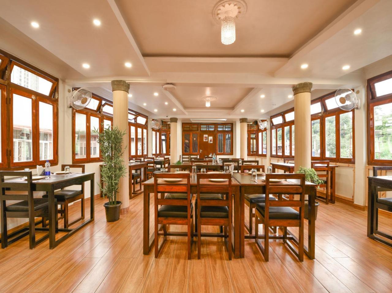 Hotel Indiana Shillong Bagian luar foto