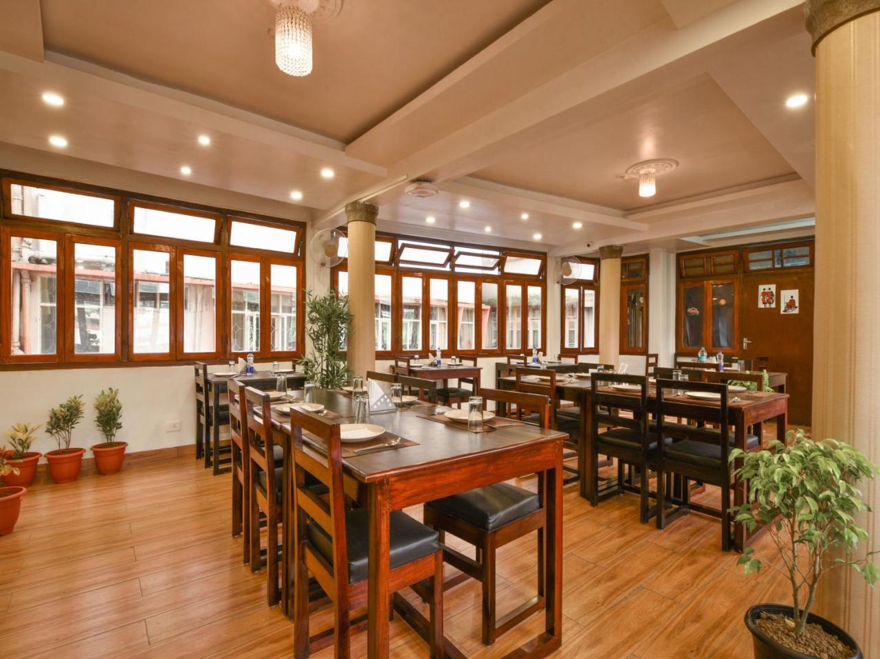 Hotel Indiana Shillong Bagian luar foto