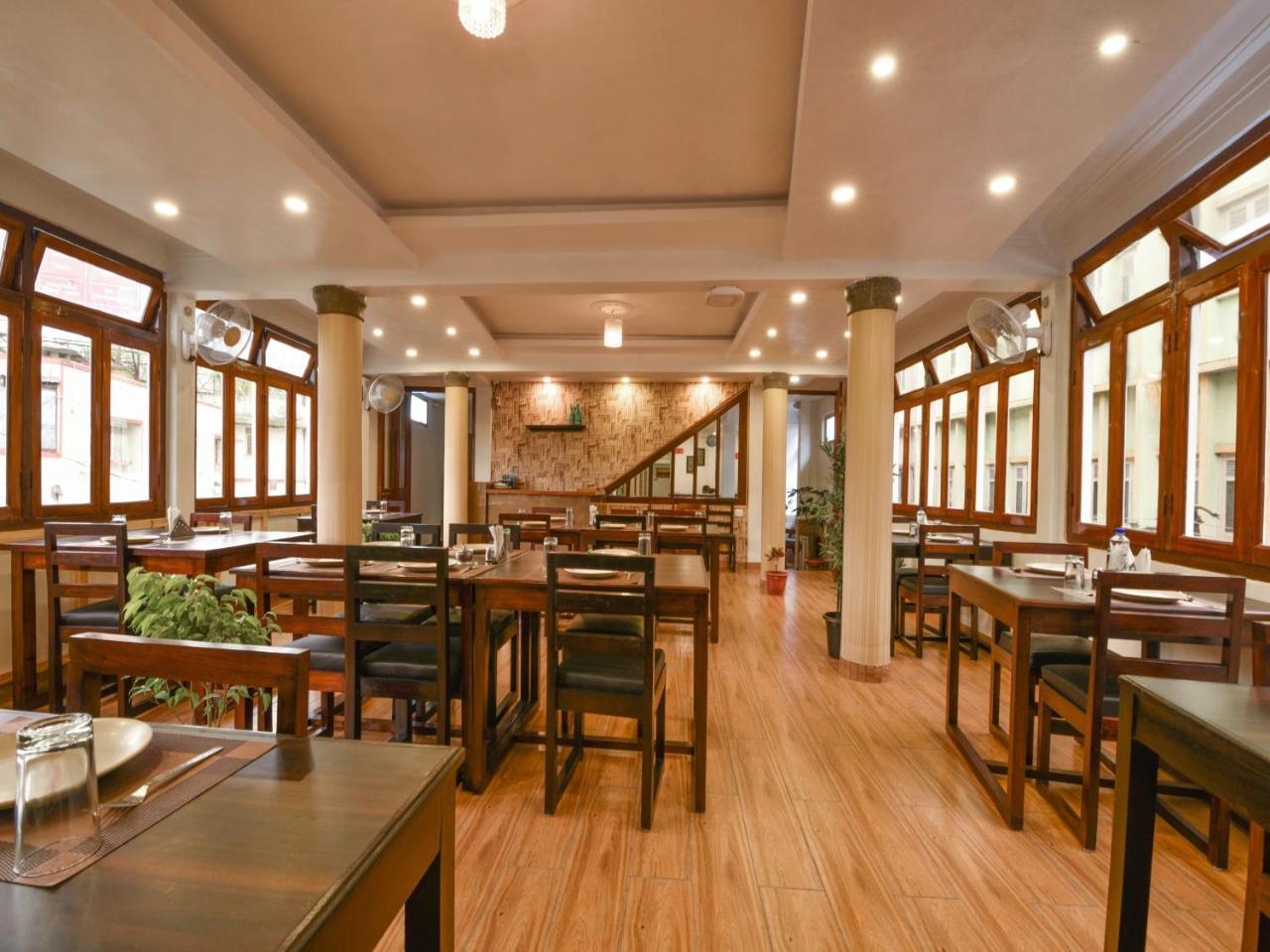 Hotel Indiana Shillong Bagian luar foto
